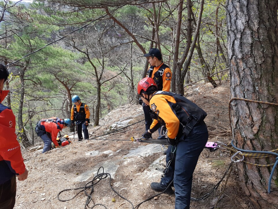 민관합동_산악훈련_사진_2.jpg