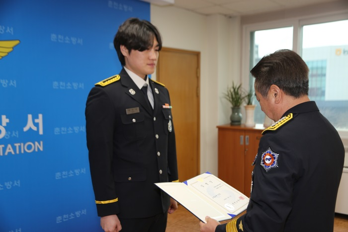 3.3 근속승진자 임명장 수여식 2.jpg