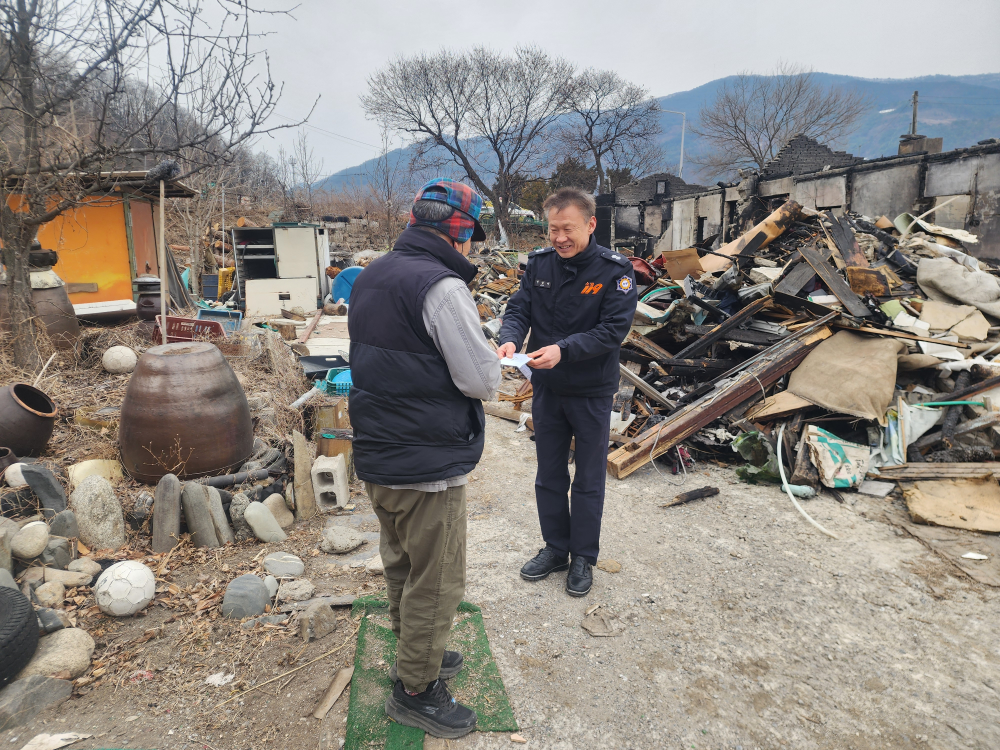 2026-02-10. 정선소방서, 직원들 화재 피해 주민 위해 성금 전달.jpg