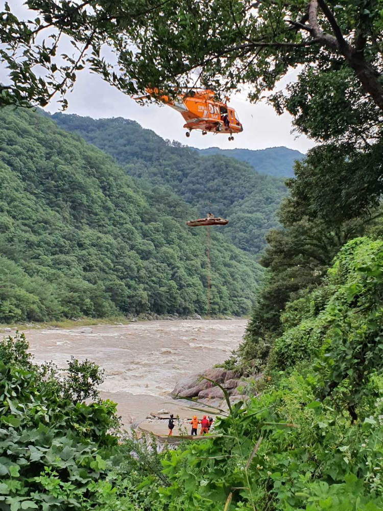 홍천 수난사고 실종자 발견사진6 0811 yy.jpg