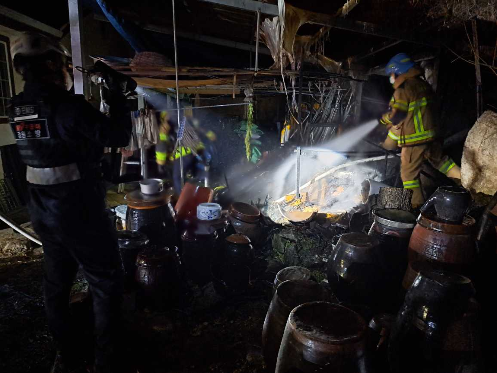 1822 홍천 창고화재.jpg