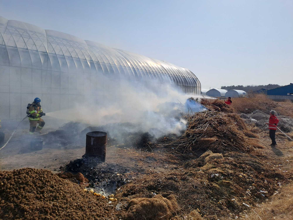 1004 강릉 연곡면 비닐하우스화재.jpg
