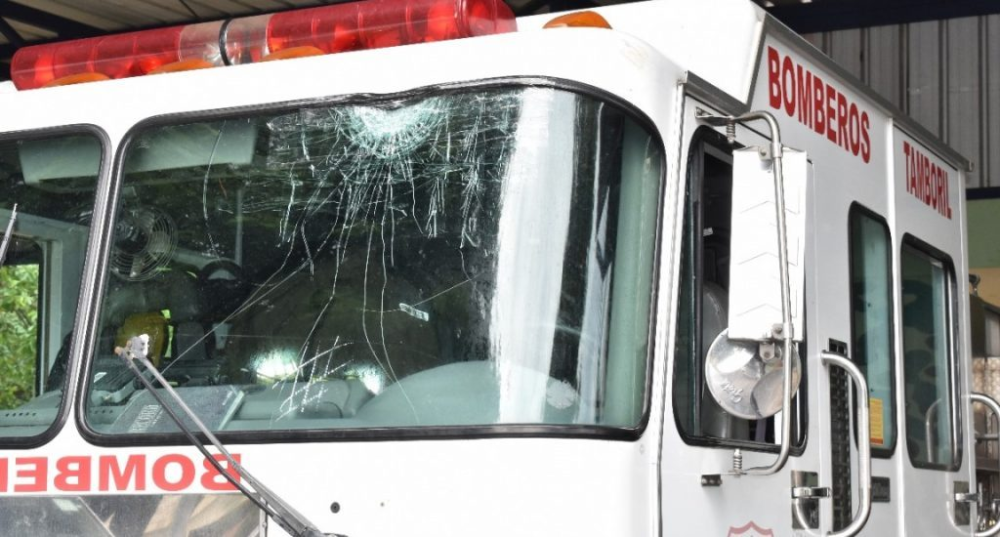 pedrada-a-camion-de-bomberos-en-Tamboril-1024x550.jpg