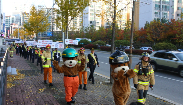 161109_속초소방서,_소방의_날_캠페인_및_기념식_사진2.jpg