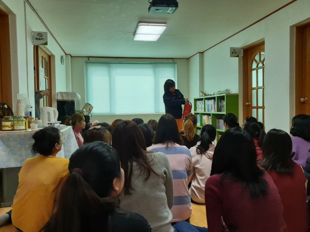 [보도자료-태백소방서]_2019.03.20.태백소방서,_다문화가정_대상_소방안전교육_실시_눈길.jpg