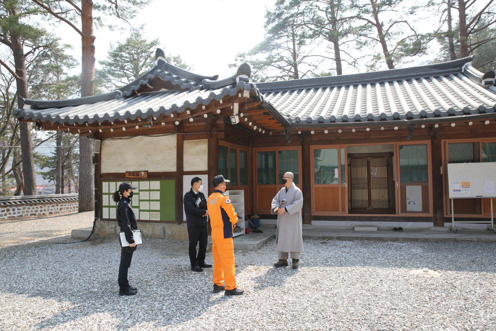 [보도자료-태백소방서] 2020.04.08. 태백소방서, 전통사찰 화재안전컨설팅 실시.JPG