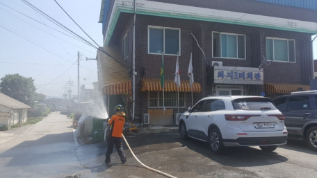 폭염 대응 '사랑의 비 뿌리기' 활동