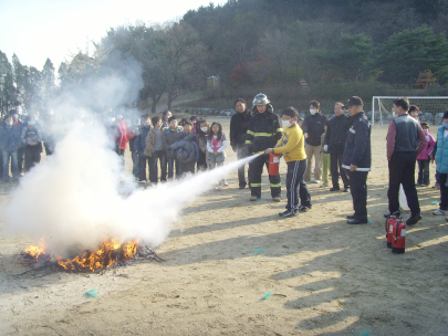 창호초교 합동소방훈련을 실시하였습니다.^^