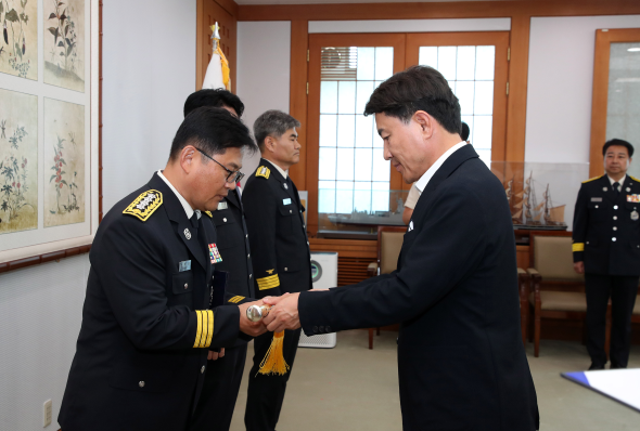 강원소방본부 소방정 승진자 및 본부 전입자 임용장 수여